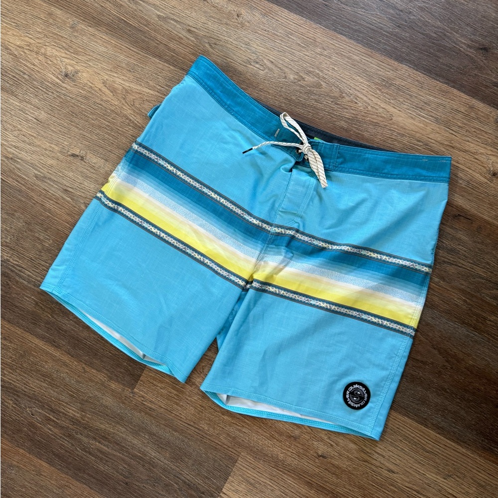 MENS Quiksilver BOARD SHORTS Highline Surfsilk BATHING‎ SUIT Boardshorts Size 38